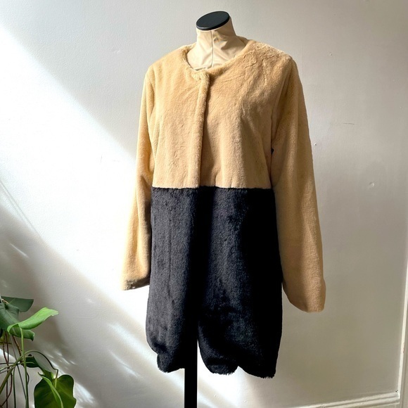 Hem & Thread Jackets & Blazers - Beautiful and SOFT Black and Tan Faux Fur Jacket NWOT